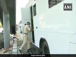 Mumbai Man Gives Vanity Vans To Cops, Health Workers Battling Covid Surge Mumbai Man Gives Vanity Vans To Cops, Health Workers Battling Covid Surge