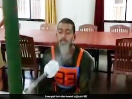 Coronavirus से बचने के लिए फौजियों ने जुगाड़ कर कुकर से ली स्टीम, IPS बोला - देसी खोज - देखें Video Coronavirus से बचने के लिए फौजियों ने जुगाड़ कर कुकर से ली स्टीम, IPS बोला - देसी खोज - देखें Video