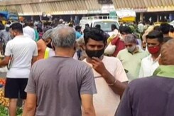 No Social Distancing In Pune Market: Ground Report No Social Distancing In Pune Market: Ground Report