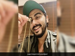 अर्जुन कपूर के हाथ में नजर आया मंगलसूत्र, Photo शेयर कर करीना कपूर से किया ये सवाल अर्जुन कपूर के हाथ में नजर आया मंगलसूत्र, Photo शेयर कर करीना कपूर से किया ये सवाल