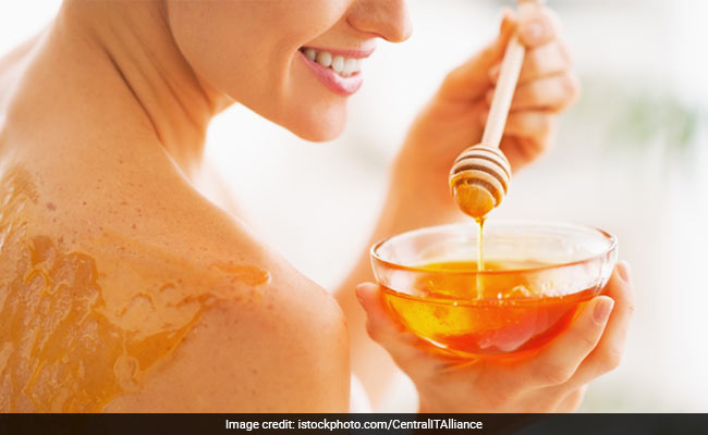 Honey For Face, Skin: How To Use, Benefits, DIY Remedies For Supple Skin