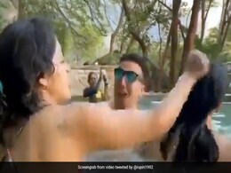 स्विमिंग पूल में 'लड़की' से बात कर रहा था पति, पत्नी ने गुस्से में खींचे बाल और रह गई Shocked - देखें Video स्विमिंग पूल में 'लड़की' से बात कर रहा था पति, पत्नी ने गुस्से में खींचे बाल और रह गई Shocked - देखें Video