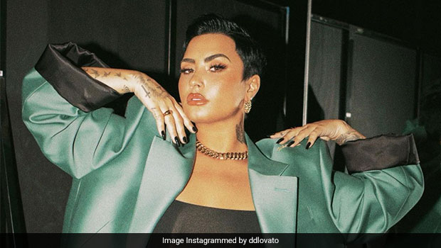 Demi Lovato Calls Out Frozen Yogurt Shop Serving 'Diet Food', Divides Twitter