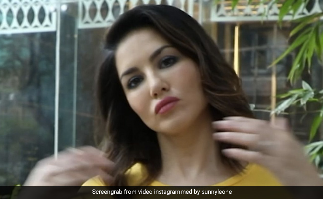 Sunny Leone ने 'ब्लू है पानी पानी' सॉन्ग पर झूमकर किया डांस, Video हुआ वायरल