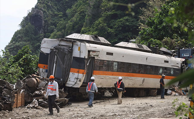 ईरान में रेल दुर्घटना करीब 10 की मौत 50 घायल, "15 की हालत है नाजुक"