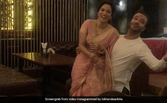 Ankita Lokhande और विक्की जैन के रिश्ते को हुए 3 साल पूरे, हाथ में मेहंदी लगाए मंगेतर संग झूमकर नाचीं एक्ट्रेस- देखें Video