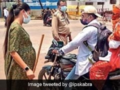 Pregnant Cop Regulates Traffic, Asks People To Follow Covid Norms