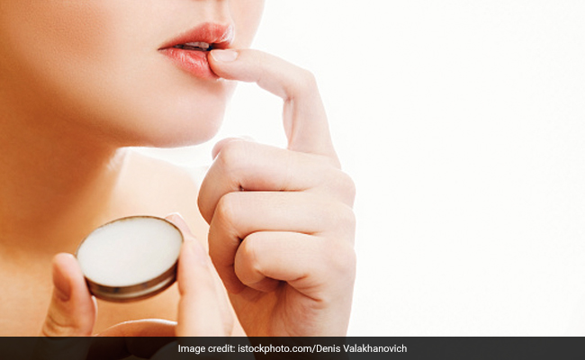 How To Get Rid Of Chapped Lips: 5 Natural Home Remedies