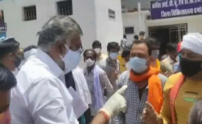 "दो थप्पड़ मारूंगा": केंद्रीय मंत्री ने ऑक्सीजन की मांग कर रहे शख्स को दिया ये जवाब