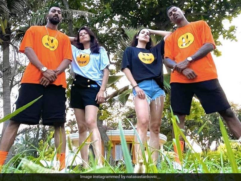 "The Pandyas Swag": Hardik Pandya, Natasa Stankovic Shake A Leg With Krunal Pandya And His Wife. Watch "The Pandyas Swag": Hardik Pandya, Natasa Stankovic Shake A Leg With Krunal Pandya And His Wife. Watch