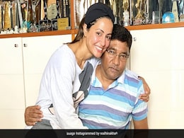 Hina Khan Changes Her Instagram Bio To "Daddy's Strong Girl" After Death Of Her Father Hina Khan Changes Her Instagram Bio To "Daddy's Strong Girl" After Death Of Her Father