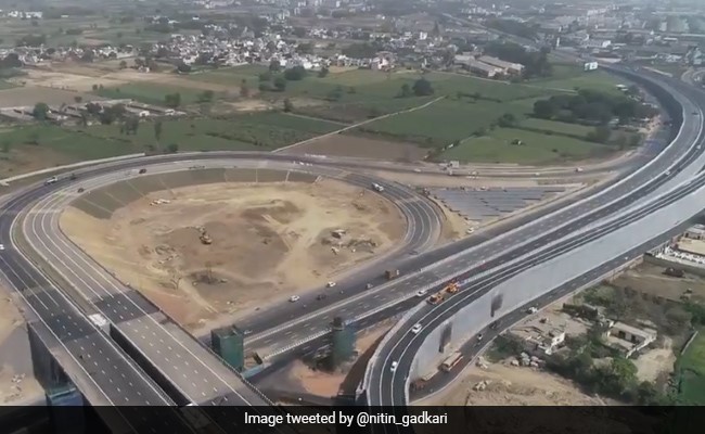 "2.5 Hours To 45 Minutes": Anand Mahindra Psyched About This New Highway