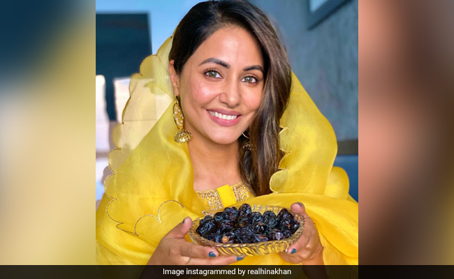 Ramadan 2021: Hina Khan Wishes Her Fans With A Plate Full Of Dates