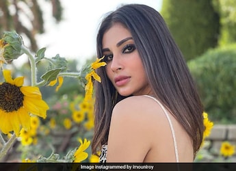 Exotic Dinner And Desserts: All About Mouni Roy's Foodie Outing In Dubai Exotic Dinner And Desserts: All About Mouni Roy's Foodie Outing In Dubai