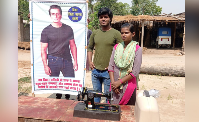 बिहार : एक सिलाई मशीन से सोनू सूद ने सहरसा के परिवार को दी खुशी, गांववालों ने मिलकर दिया धन्यवाद