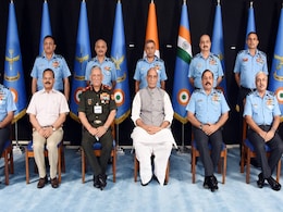 रक्षा मंत्री राजनाथ सिंह ने एलएसी पर वायुसेना की भूमिका की सराहना की रक्षा मंत्री राजनाथ सिंह ने एलएसी पर वायुसेना की भूमिका की सराहना की