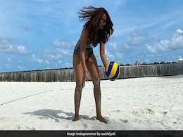 सुरभि ज्योति रेत में वॉलीबॉल खेलती आईं नजर, देखें एक्ट्रेस की एक से एक Photos सुरभि ज्योति रेत में वॉलीबॉल खेलती आईं नजर, देखें एक्ट्रेस की एक से एक Photos