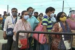 Vaccination Centres In Mumbai Witness Rush, Load Expected To Increase Vaccination Centres In Mumbai Witness Rush, Load Expected To Increase