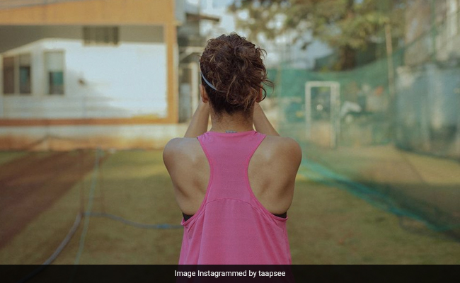 Taapsee Pannu Trains In Lockdown, Just Not In The Gym. Because, "No Excuses"