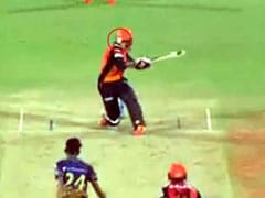 IPL 2021: मोहम्मद नबी की गर्दन पर लगी प्रसिद्ध कृष्णा की बाउंसर गेंद, दर्द के मारे फेंक दिया बल्ला और... देखें पूरा Video