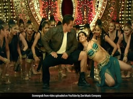 <i>Radhe</i> Song <i>Dil De Diya</i>: Salman Khan Can't Take His Eyes Off Jacqueline Fernandez <i>Radhe</i> Song <i>Dil De Diya</i>: Salman Khan Can't Take His Eyes Off Jacqueline Fernandez