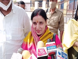 मुलायम सिंह यादव की भतीजी ने थामा बीजेपी का दामन, मैनपुरी से चुनाव मैदान में उतरीं मुलायम सिंह यादव की भतीजी ने थामा बीजेपी का दामन, मैनपुरी से चुनाव मैदान में उतरीं