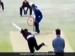 गेंदबाज ने डाली ऐसी खतरनाक Swing, बाहर से सीधे Stumps में घुसी गेंद - 40 लाख बार देखा गया Video गेंदबाज ने डाली ऐसी खतरनाक Swing, बाहर से सीधे Stumps में घुसी गेंद - 40 लाख बार देखा गया Video