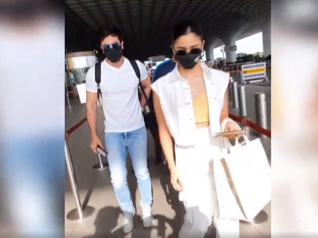 It's Vacation Time For Alia Bhatt And Ranbir Kapoor