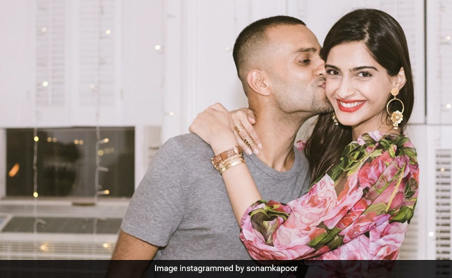 Sonam Kapoor Is Head Over Heels In Love With Husband Anand Ahuja. Here's Proof