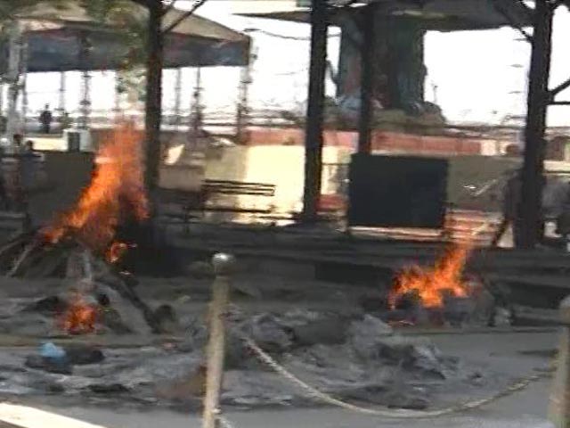 Delhi Crematoriums, Graveyards Struggle To Keep Up As Covid Deaths Rise