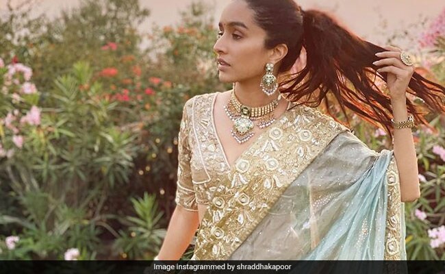 Shraddha Kapoor Salad: मालदीव में अपने पसंदीदा 'सलाद को एन्जॉय करती दिखीं श्रद्धा कपूर, यहां देखें तस्वीर! Shraddha Kapoor Salad: मालदीव में अपने पसंदीदा 'सलाद को एन्जॉय करती दिखीं श्रद्धा कपूर, यहां देखें तस्वीर!