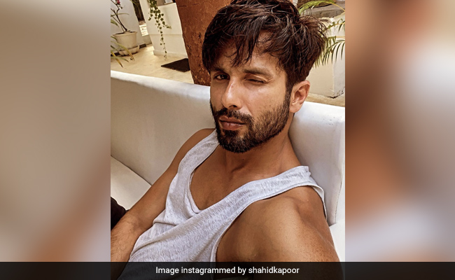 Shahid Kapoor सिंगिंग में आजमा रहे थे हाथ, तभी हुआ ऐसा हाल...देखें वायरल Video