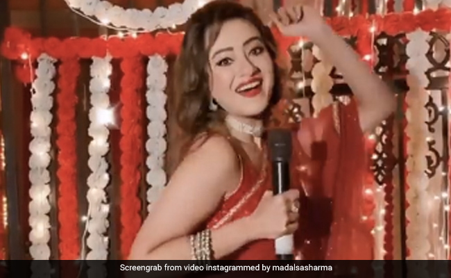 मिथुन चक्रवर्ती की बहू ने गाया 'जवानी जानेमन' सॉन्ग, रेड साड़ी में यूं डांस करती हुई आईं नजर- देखें Video