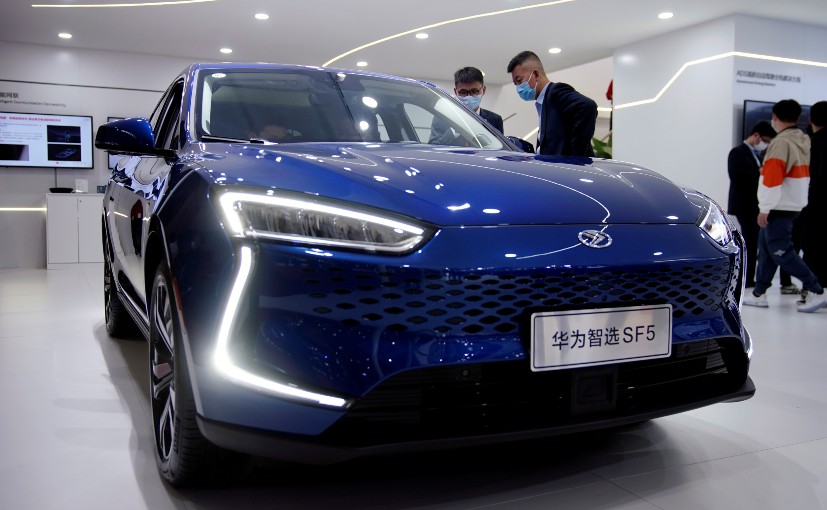 Huawei Deepens Dive Into EVs, Seeks Control Of Small Automaker: Report