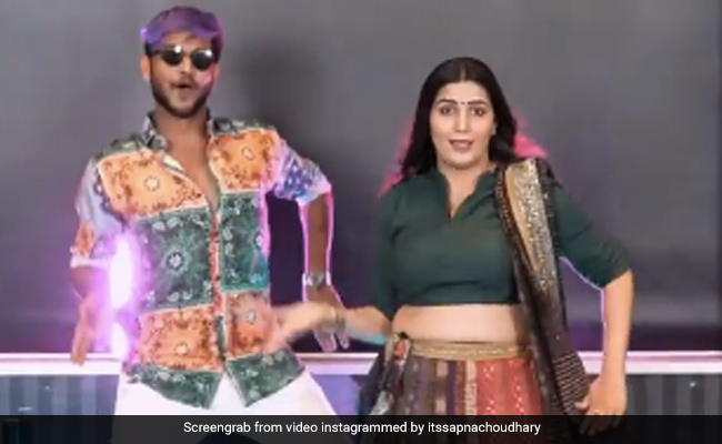 Sapna Choudhary Dance Video: सपना चौधरी ने 'साड़ी के फॉल सा' सॉन्ग पर किया धमाकेदार डांस, देखें वीडियो
