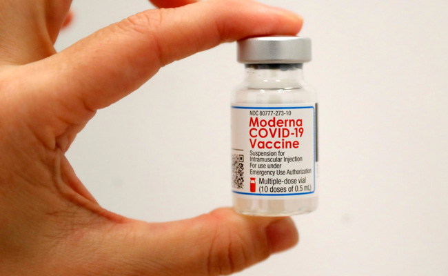 Moderna Begins Omicron-Specific Vaccine Trials After Pfizer-BioNTech