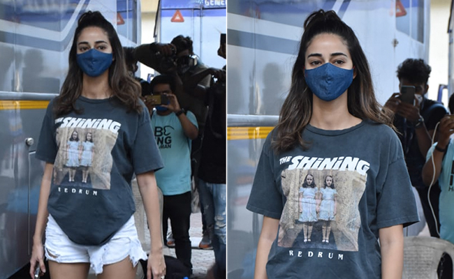 Like Ananya Panday, Keep It Short And Simple In Cool Graphic Tees