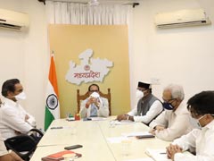 स्वास्थ्य मंत्री चुनाव में व्यस्त, सरकारी अस्पताल में माली ले रहा कोरोना के सैंपल!