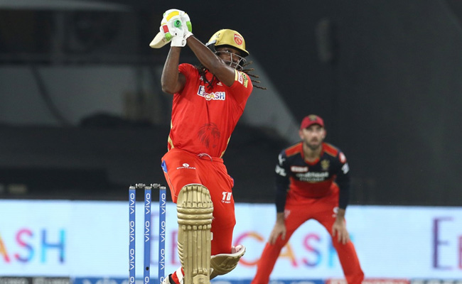 पंजाब किंग्स की प्लेइंग XI में बर्थडे बॉय गेल को नहीं मिली जगह, गावस्कर और पीटरसन भड़के