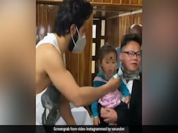 Varun Dhawan Finally Admits To Feeding Cake To This Cute Toddler And We Can’t Stop Smiling Varun Dhawan Finally Admits To Feeding Cake To This Cute Toddler And We Can’t Stop Smiling