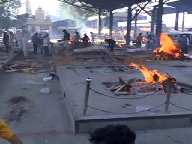 Families Of Covid Victims Wait For Hours To Perform Last Rites