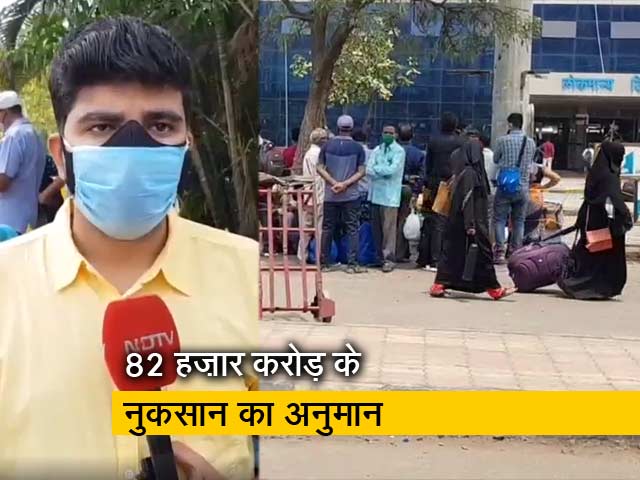 प्रवासी श्रामिकों के पलायन का सिलसिला जारी, स्टेशनों पर भारी संख्या में लोग