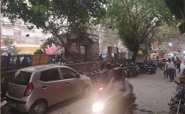 Strong Dust Storm And Rain In Delhi, Traffic Jams In Some Areas