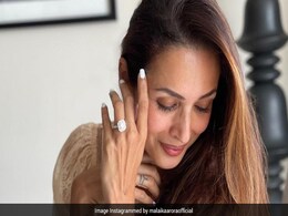 Malaika Arora ने सगाई की अंगूठी के साथ शेयर की Photo, सोशल मीडिया पर फैन्स ने यूं दिए रिएक्शन   Malaika Arora ने सगाई की अंगूठी के साथ शेयर की Photo, सोशल मीडिया पर फैन्स ने यूं दिए रिएक्शन