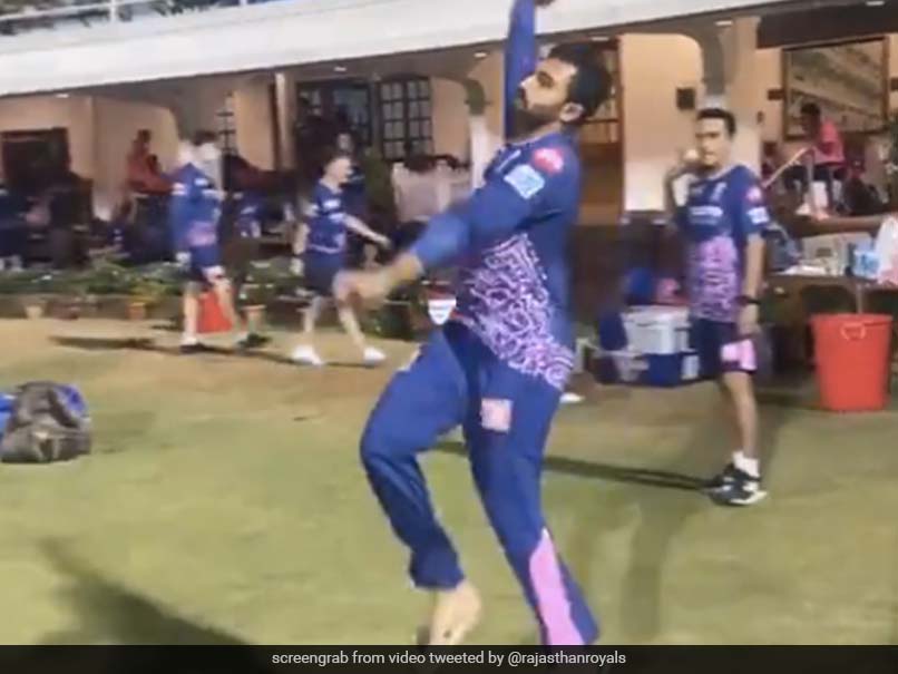 IPL 2021: Rajasthan Royals Spinner Shreyas Gopal Imitates Jasprit Bumrah's Bowling Action Better Than Fast Bowler Himself. Watch