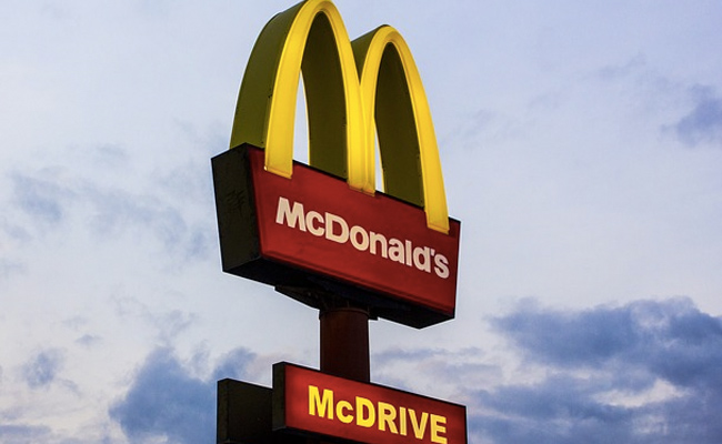 Viral Video: Man's Surprise Proposal At McDonald's Gets Savagely Rejected