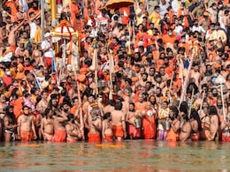 नेमप्लेट विवाद कांवड़ यात्रा से महाकुंभ तक पहुंचा, मेले में पहचान बताने की मांग उठी नेमप्लेट विवाद कांवड़ यात्रा से महाकुंभ तक पहुंचा, मेले में पहचान बताने की मांग उठी