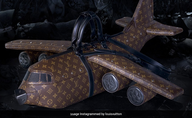 Netizens Can&rsquo;t Get Over Louis Vuitton&rsquo;s Latest Airplane-Shaped Handbag