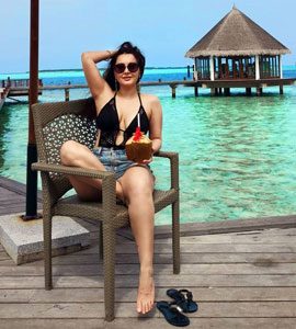 'Blues Are Highly Appreciated' By This Actress, Holidaying In Maldives