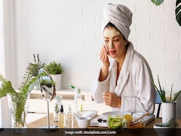 Homemade Bleach: घर पर ही इन चीजों से बनाएं ब्लीच, हाथ और पैरों की डार्कनेस मिनटों में होगी कम Homemade Bleach: घर पर ही इन चीजों से बनाएं ब्लीच, हाथ और पैरों की डार्कनेस मिनटों में होगी कम